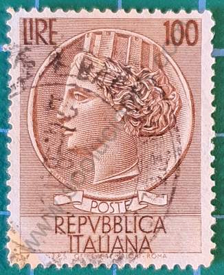 Sello de 100L Moneda de Siracusa - Italia 1955